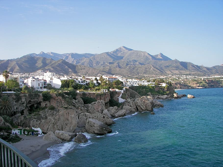 Las magníficas playas de Nerja en España Playas en el mundo